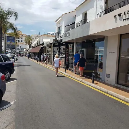 Edificio De Propietarios Ribera Del Puerto Banos Marbella